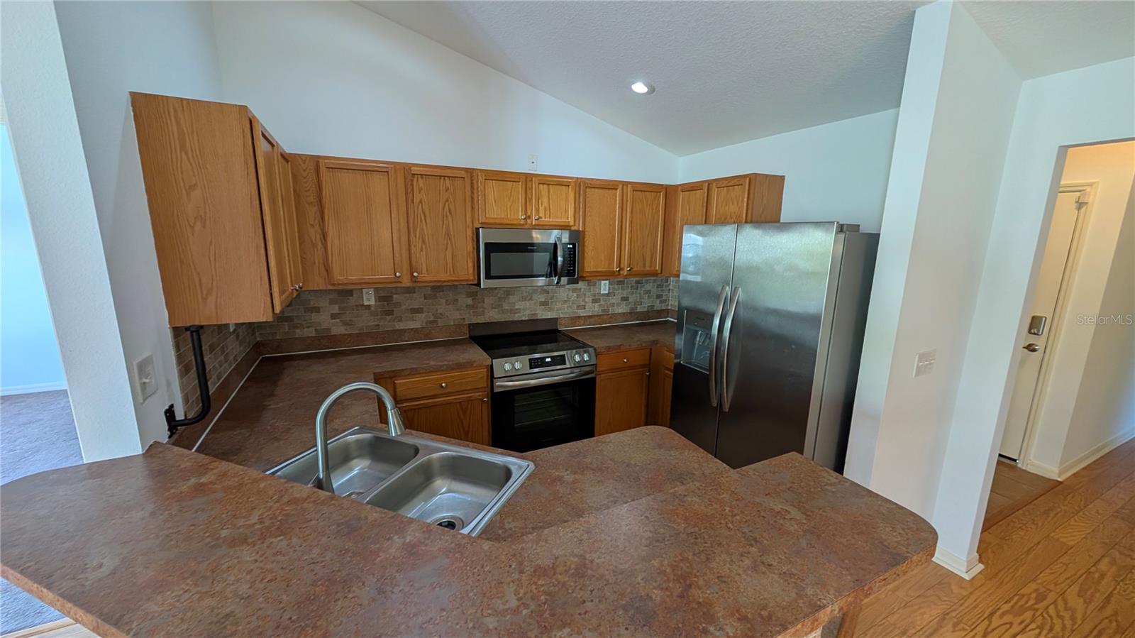 EAST LAKE ESTATES - Residential Lease