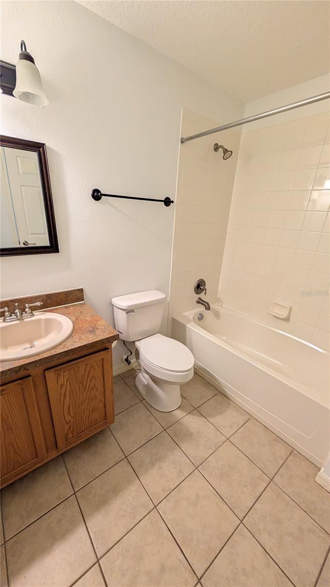 EAST LAKE ESTATES - Residential Lease