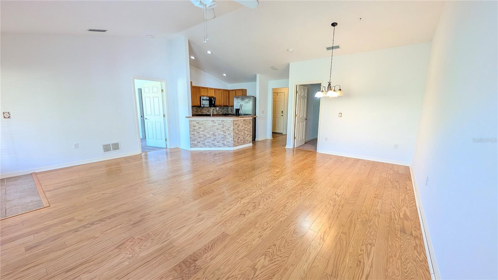 EAST LAKE ESTATES - Residential Lease