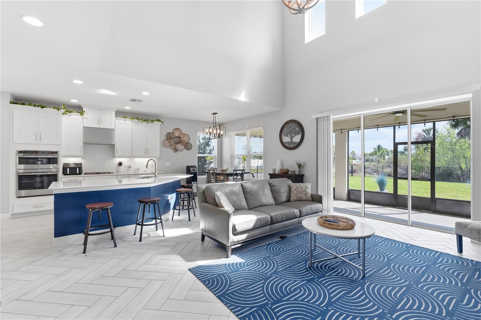 4939 LOS ROBLES COURT