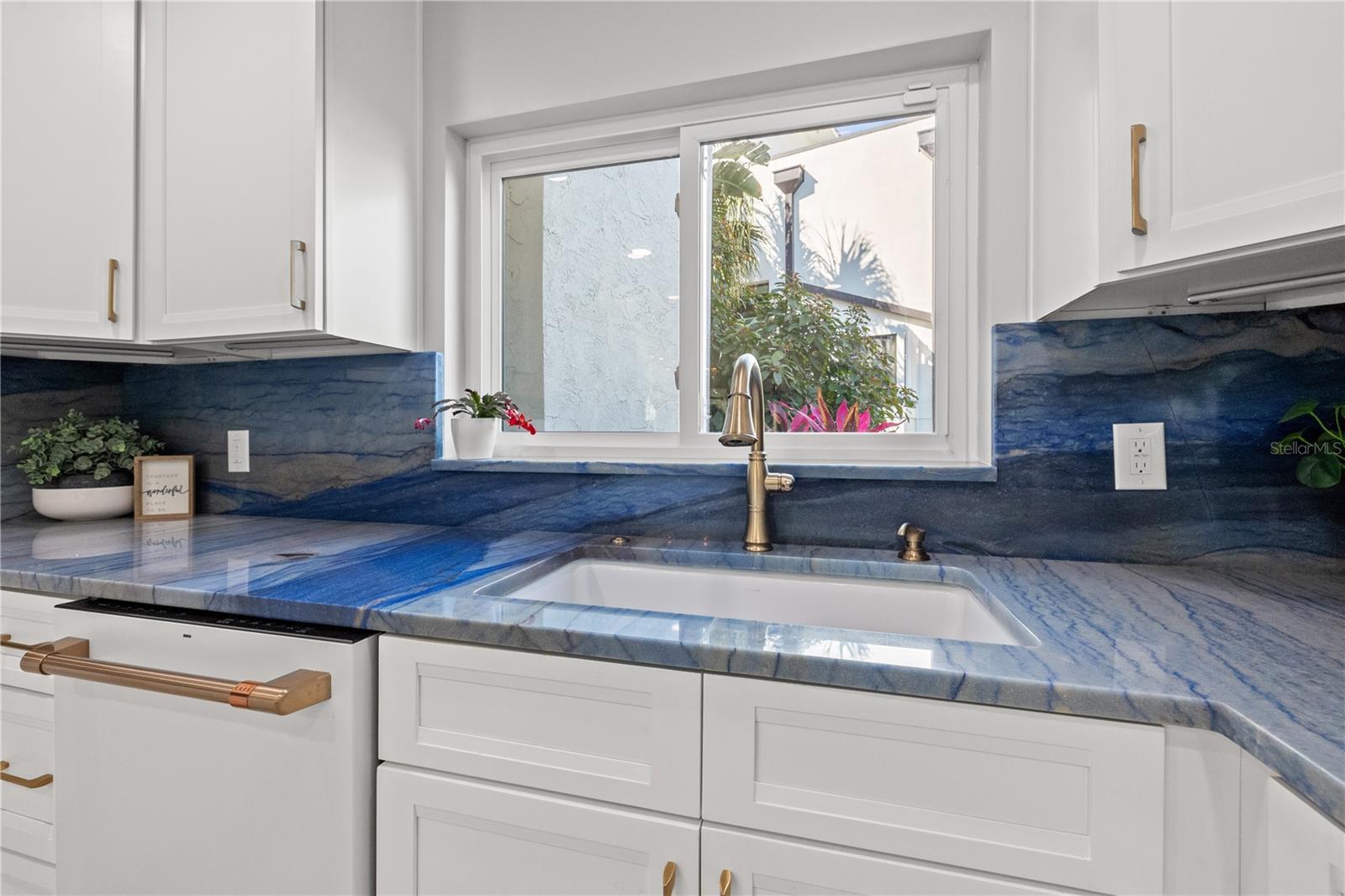 NORTH EAST PARK PLACIDO SHORES - Residential