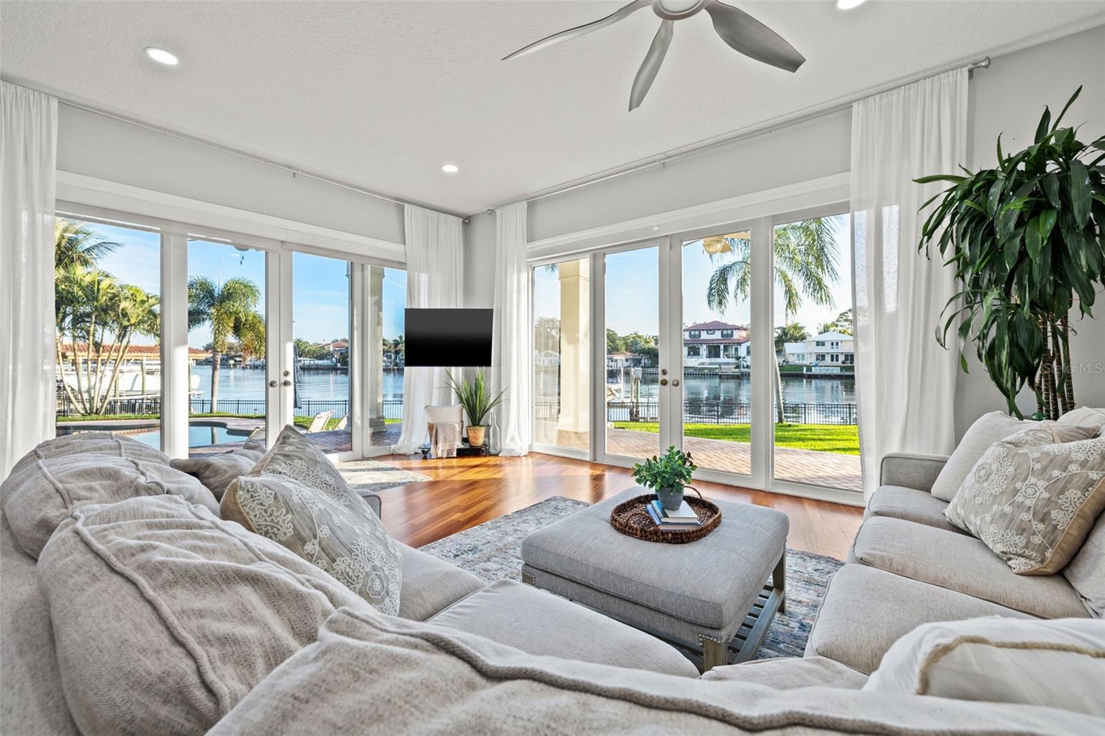 NORTH EAST PARK PLACIDO SHORES - Residential