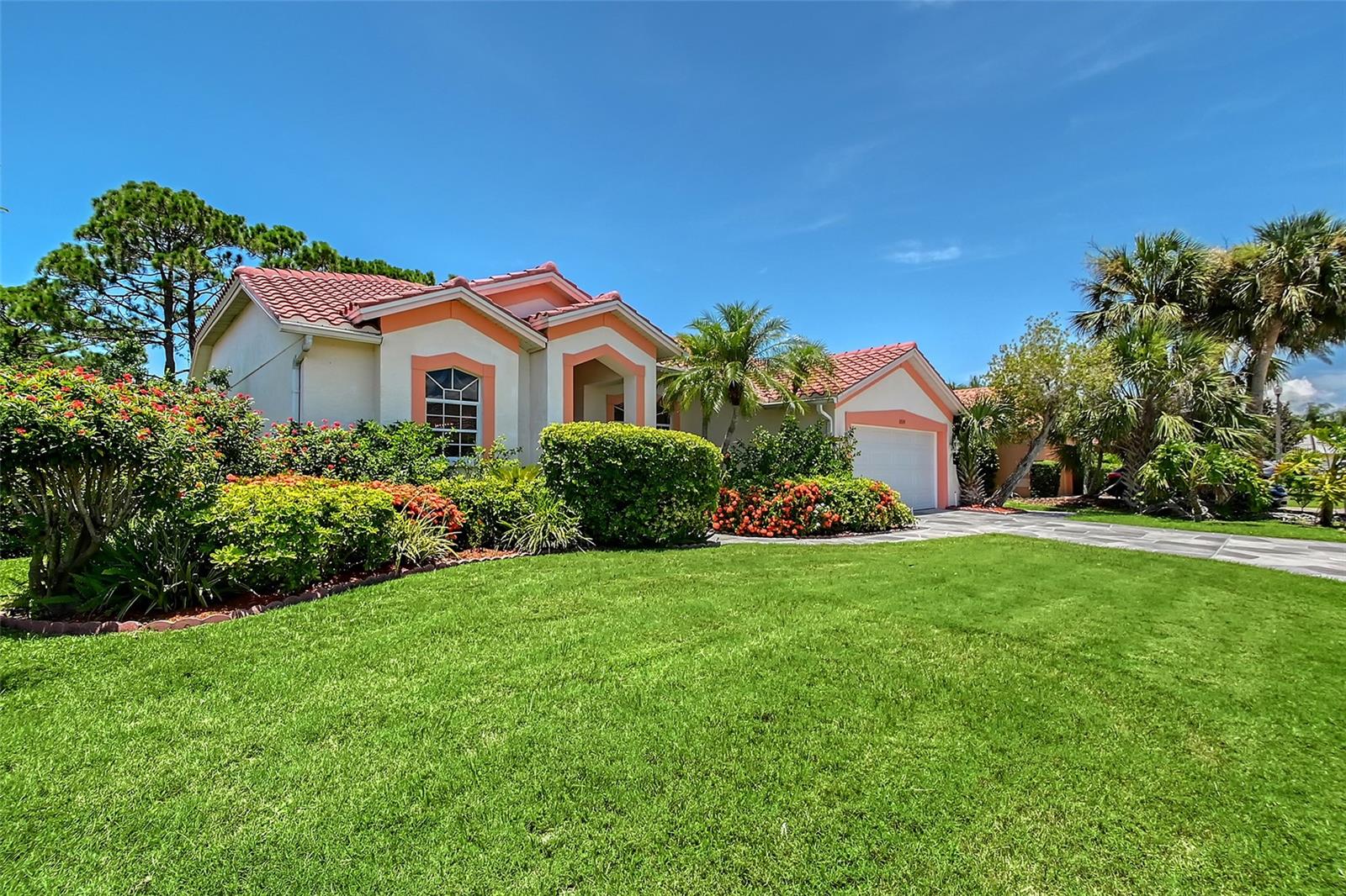 8924 HUNTINGTON POINTE DRIVE