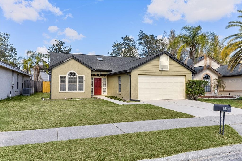 Photo of 1014 Dees Drive, Oviedo, FL 32765 (MLS # O6388601)
