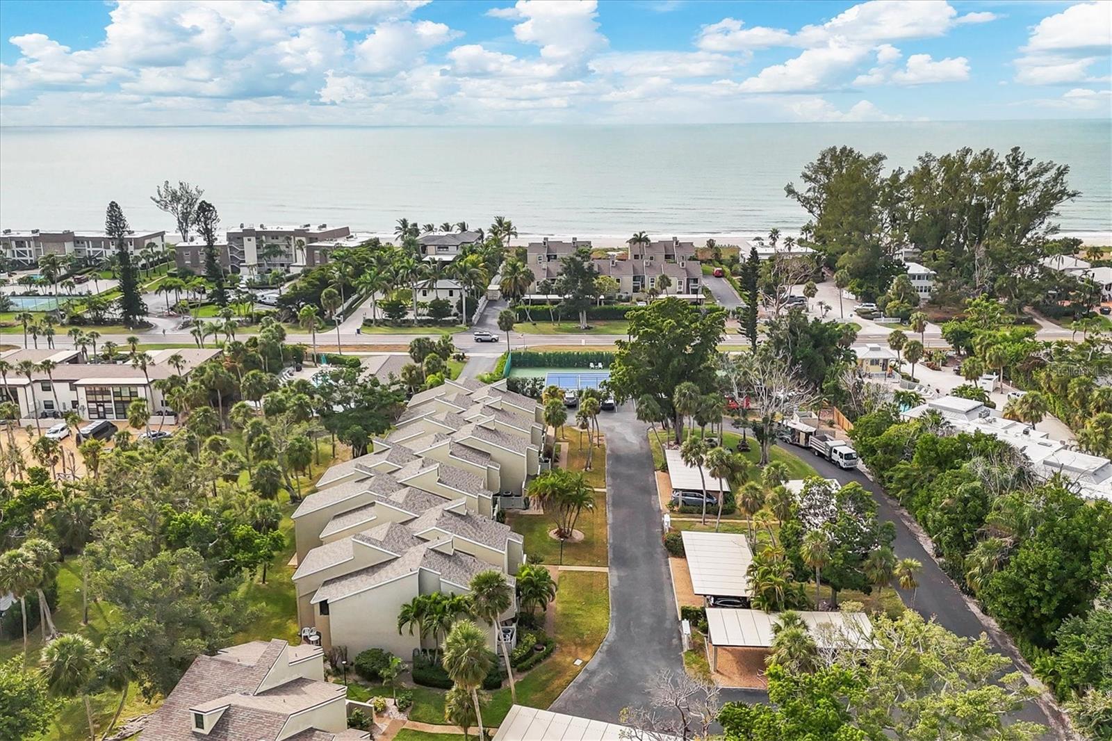 THE BANYAN BAY CLUB - Residential