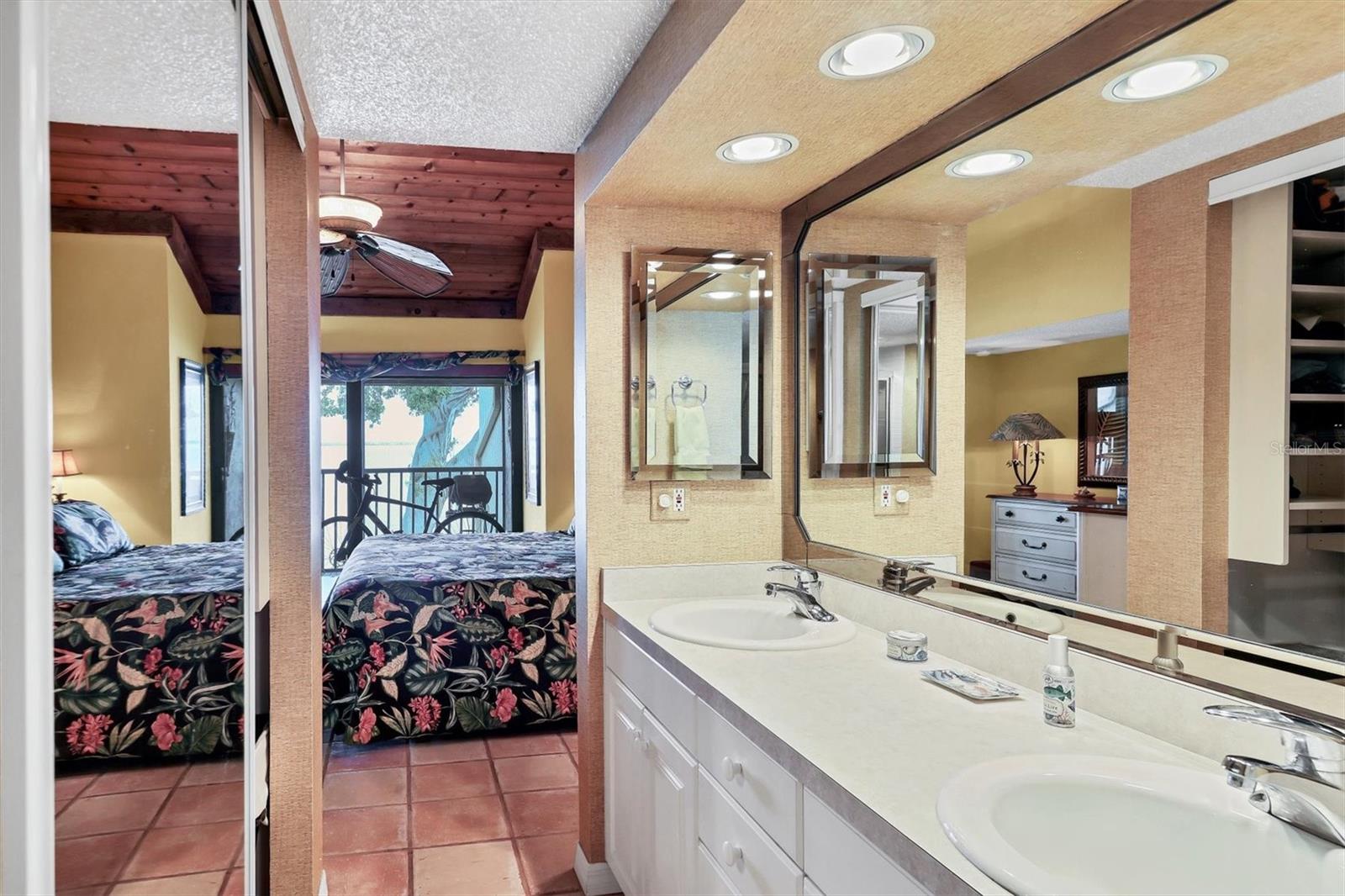 THE BANYAN BAY CLUB - Residential