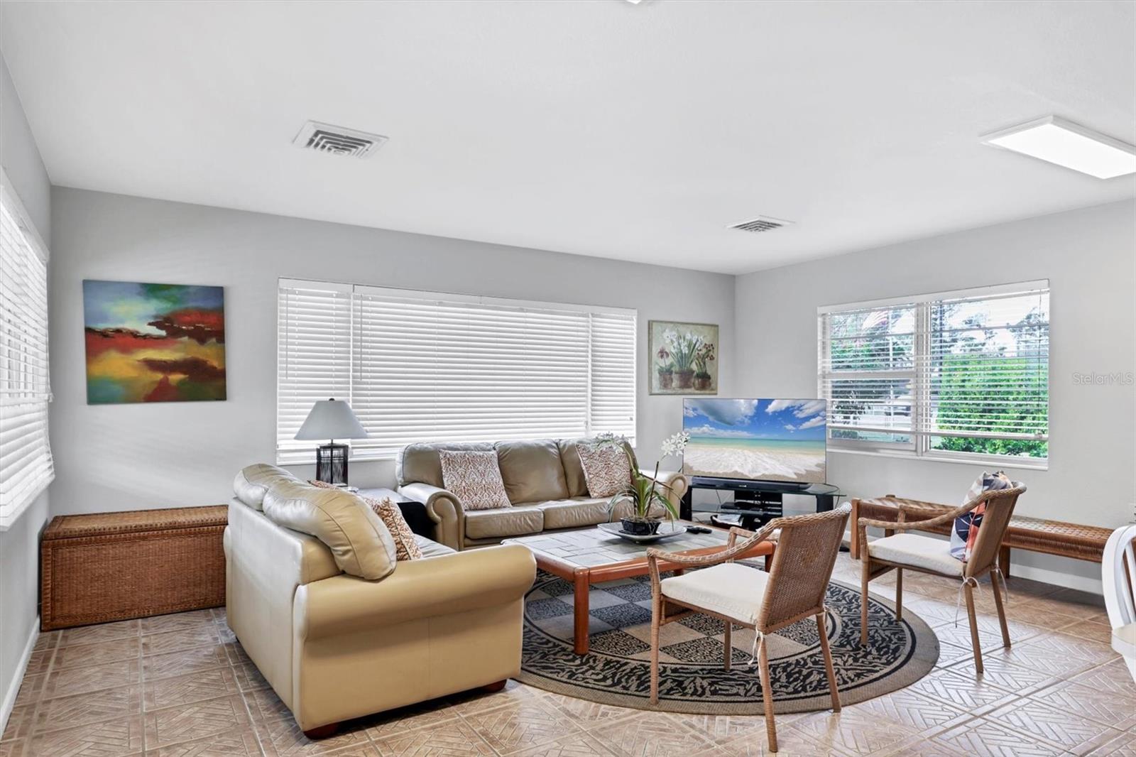 THE BANYAN BAY CLUB - Residential