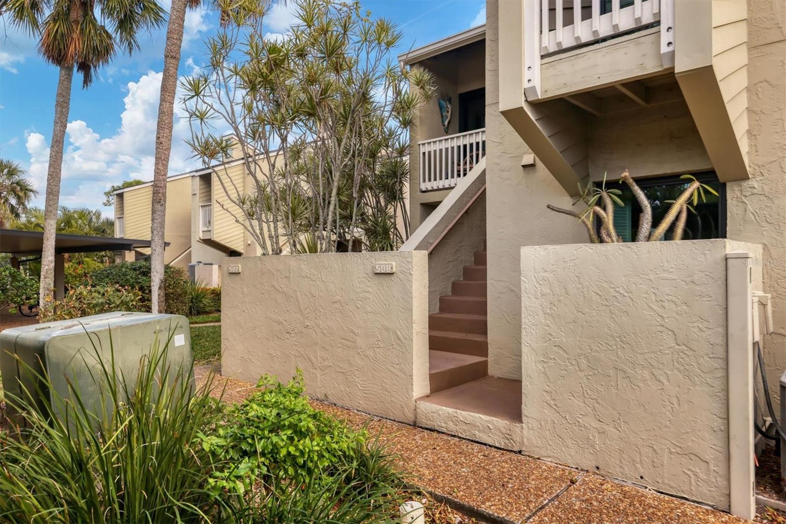 THE BANYAN BAY CLUB - Residential