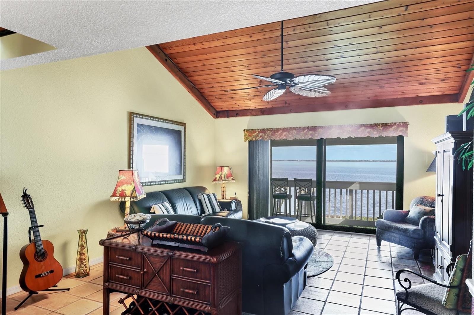 THE BANYAN BAY CLUB - Residential