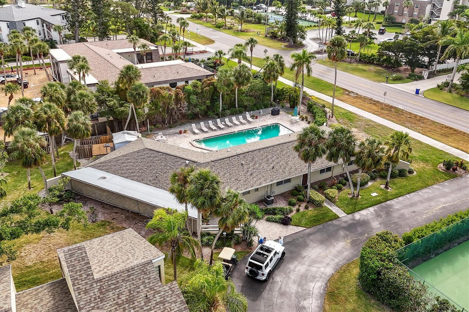 THE BANYAN BAY CLUB - Residential