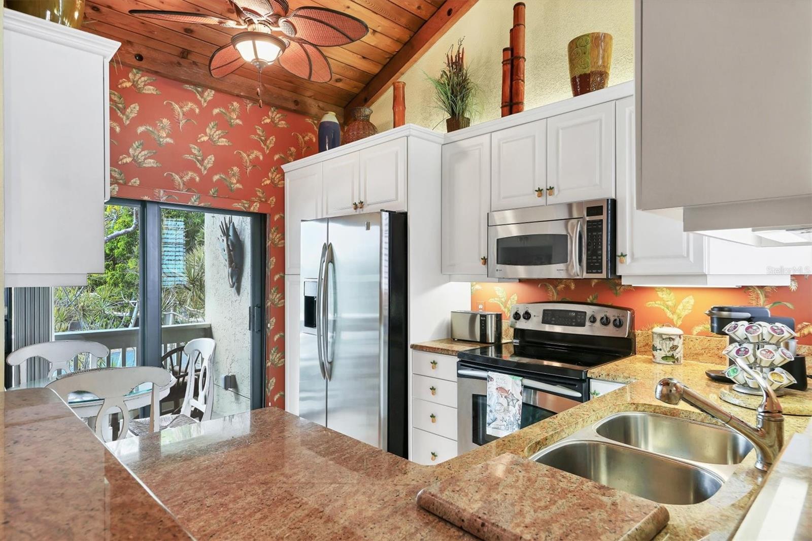 THE BANYAN BAY CLUB - Residential