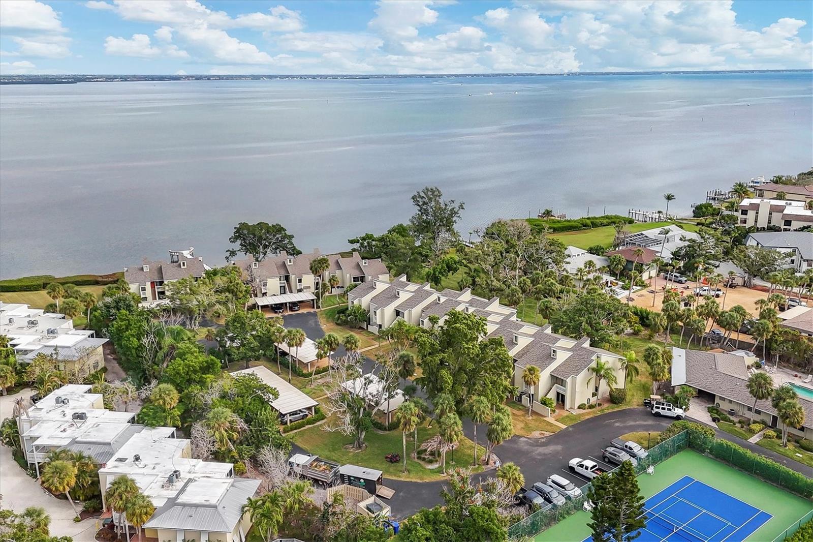 THE BANYAN BAY CLUB - Residential