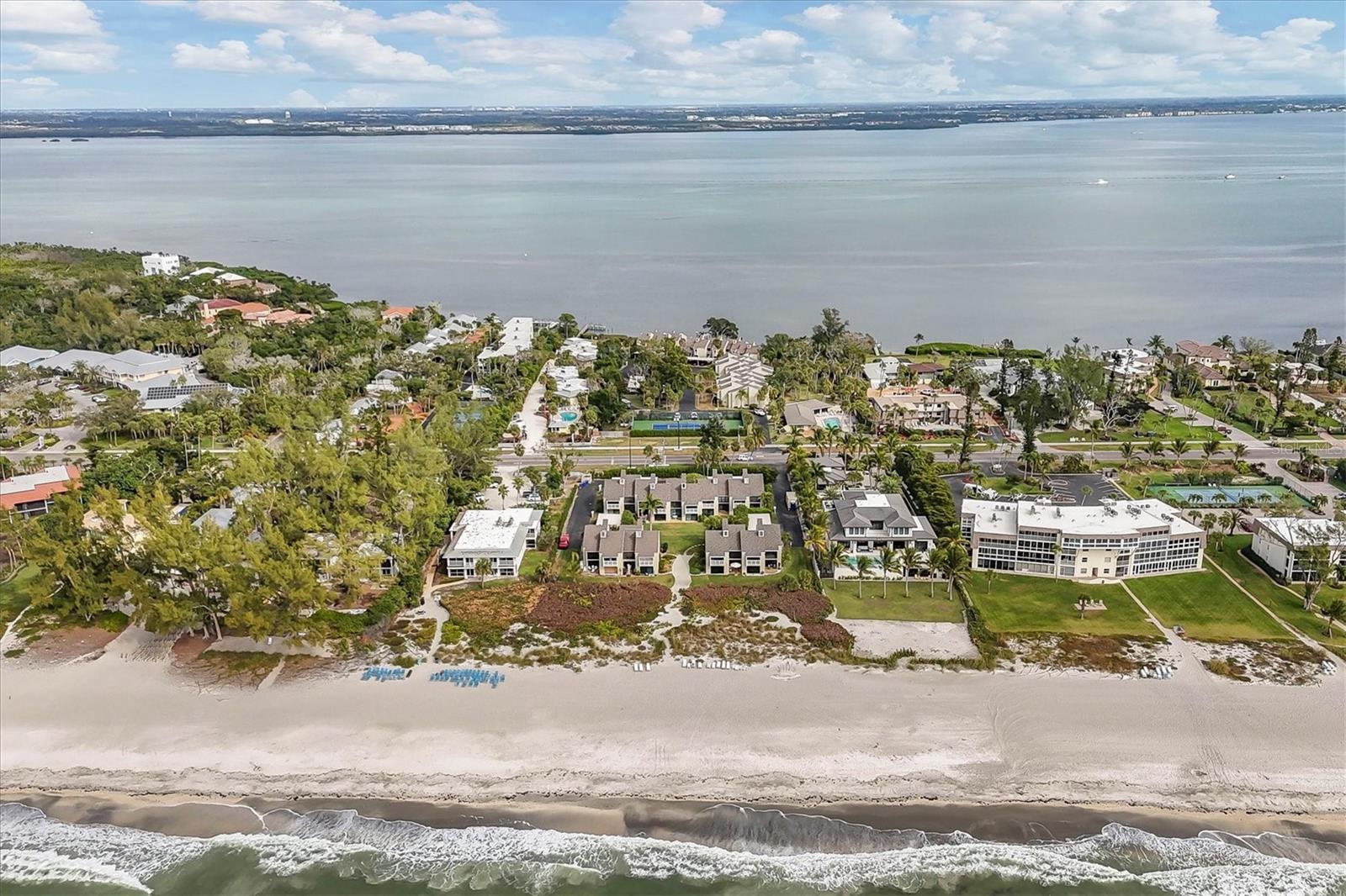 THE BANYAN BAY CLUB - Residential