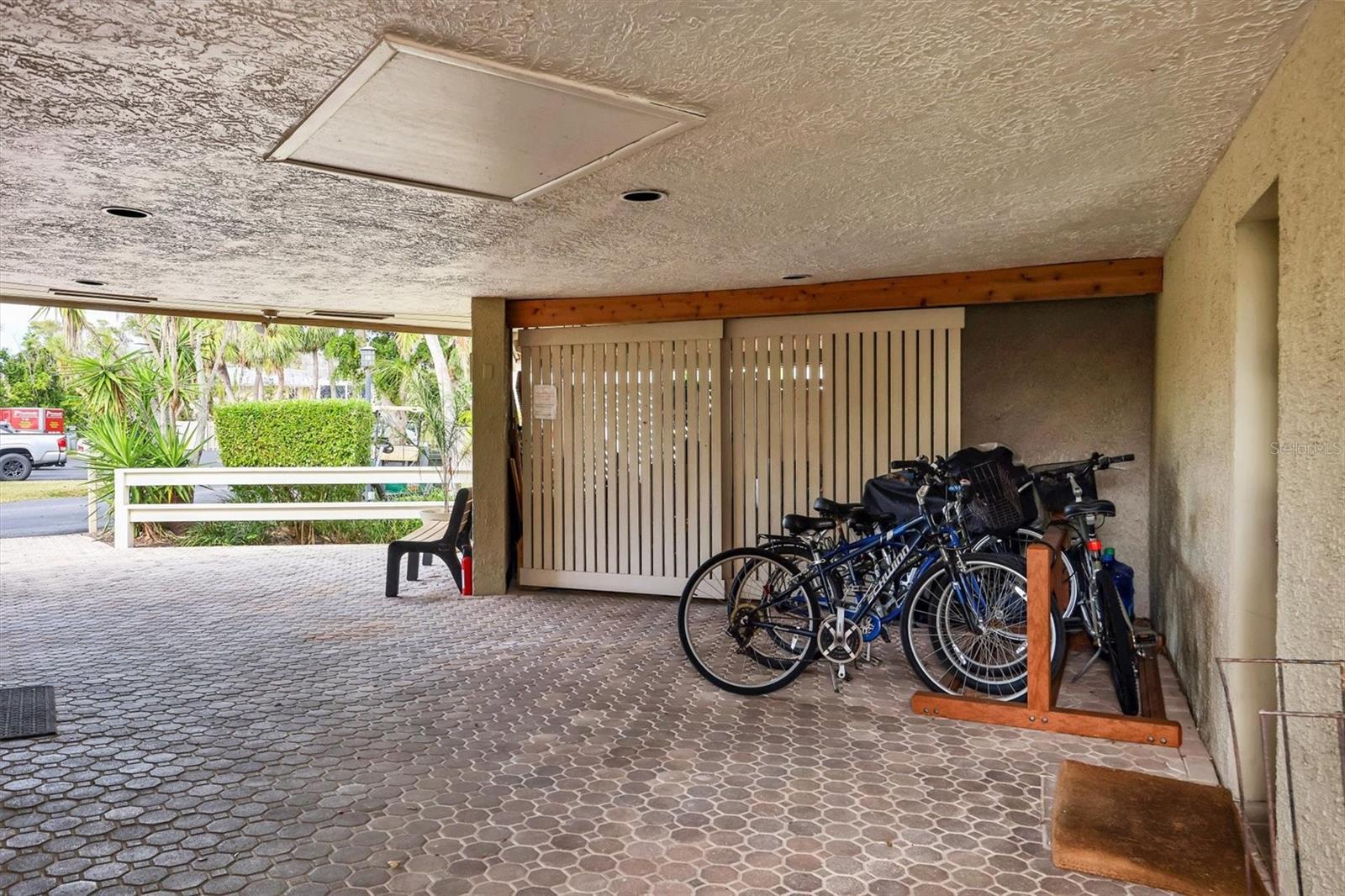 THE BANYAN BAY CLUB - Residential