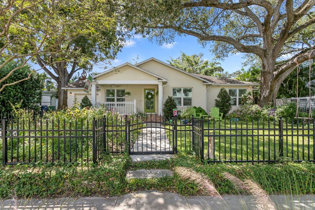 Photo of 3910 W Tacon Street, Tampa, FL 33629 (MLS # TB8430829)