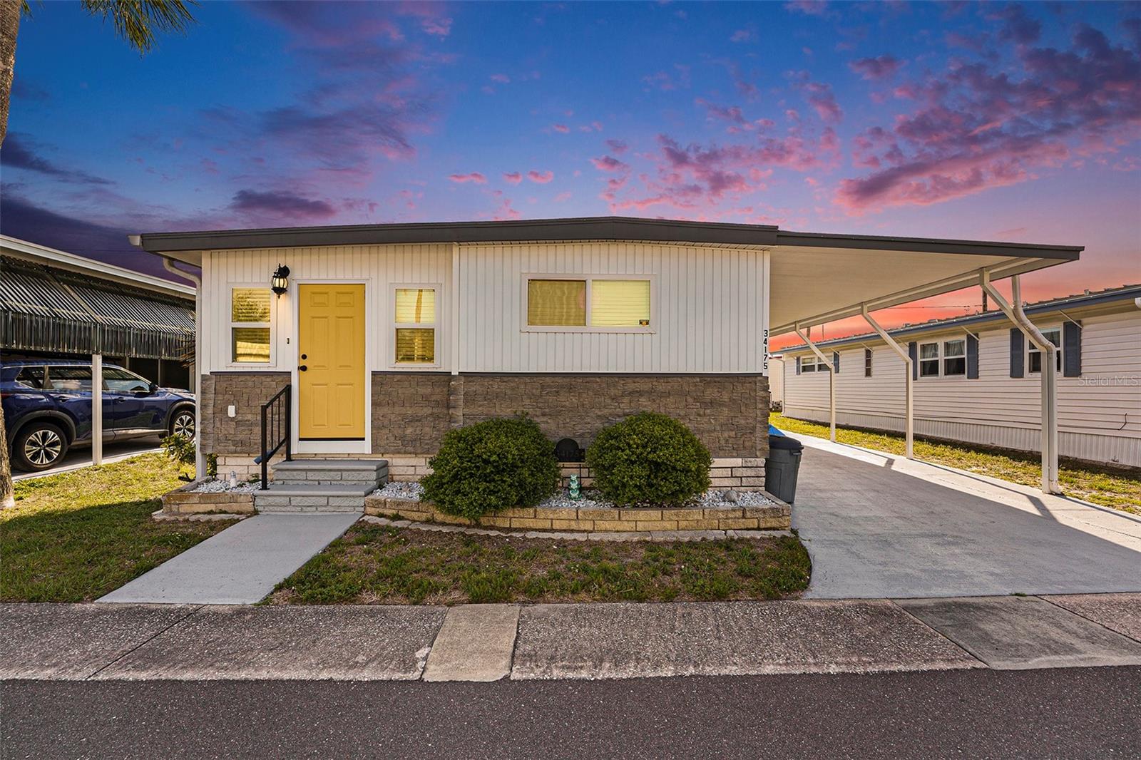 SUNSET PALMS - Residential