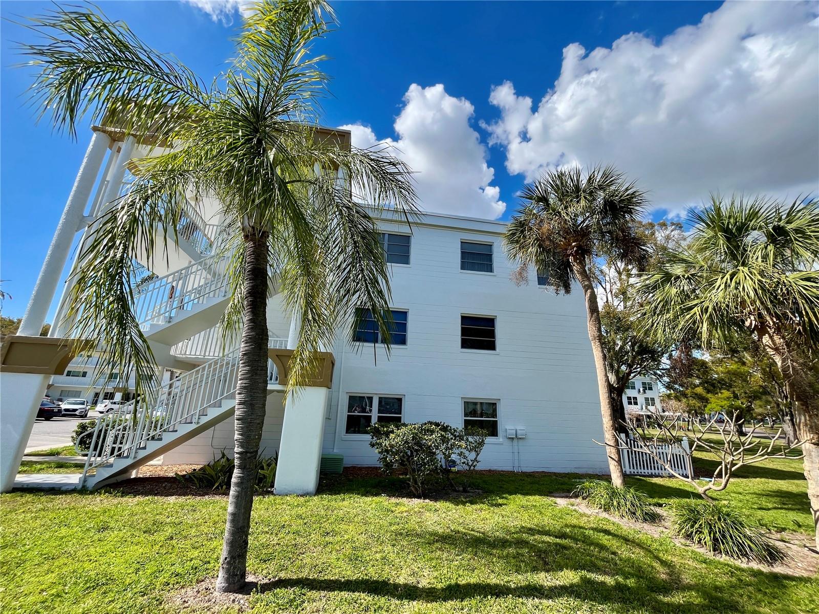 ON TOP OF THE WORLD - Residential