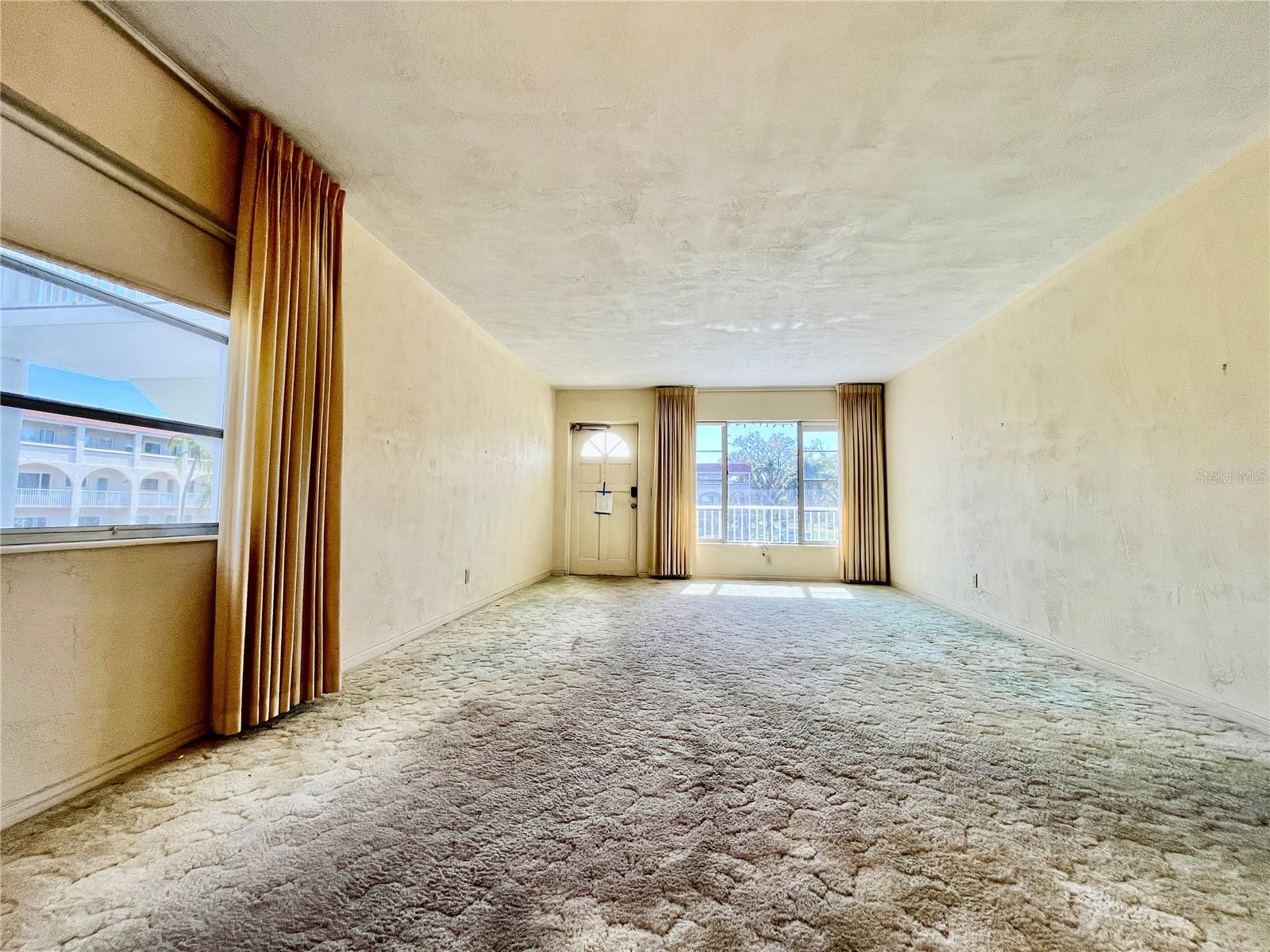 ON TOP OF THE WORLD - Residential