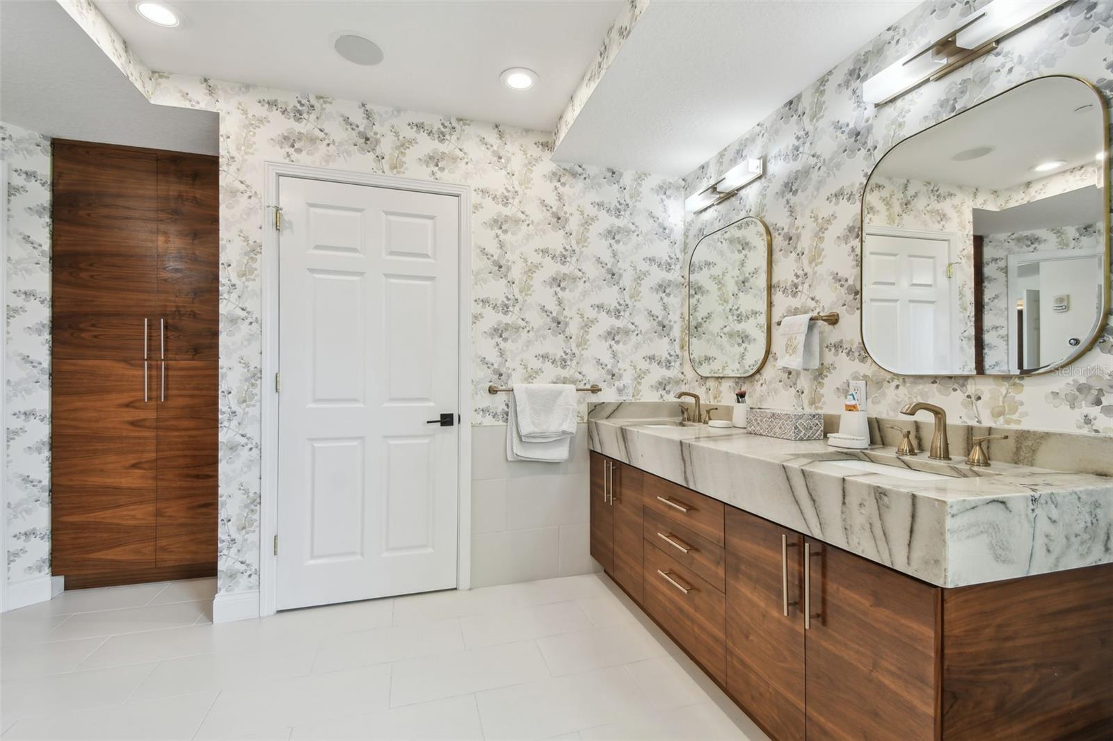 VINOY PLACE CONDO - Residential