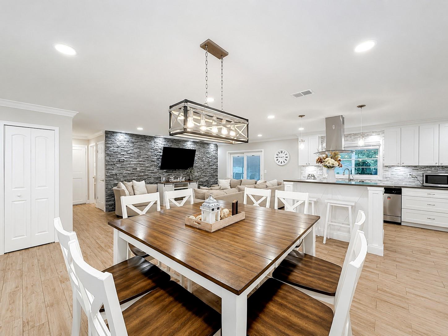 965 PAPAYA LANE