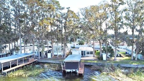 A home in TAVARES