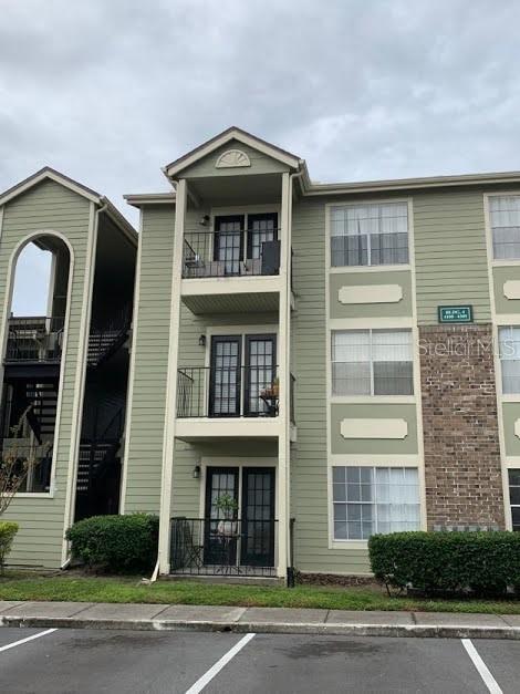 A beautiful condo within the Waterford Landing community, of the illustrious UCF area. Only FIVE minutes to University of Central Florida. There are several dining options to choose from and the community is located right on the Lynx bus line. Amenities include clubhouse and a state-of-the-art fitness center, all surrounded by lush landscaping.
At 583 sqft, this cozy condo offers a spacious master bedroom with a huge walk-in closet and a ceiling fan with overhead lighting. The kitchen comes fully equipped with a sizable pantry, and ample counter space with a separate dining area and breakfast bar.
This condo is a 3rd-floor unit, with a relaxing patio and full-size washer and dryer available for your convenience.
Pets Allowed, $250 each pet, small only
Tenant Liability Insurance **Required**