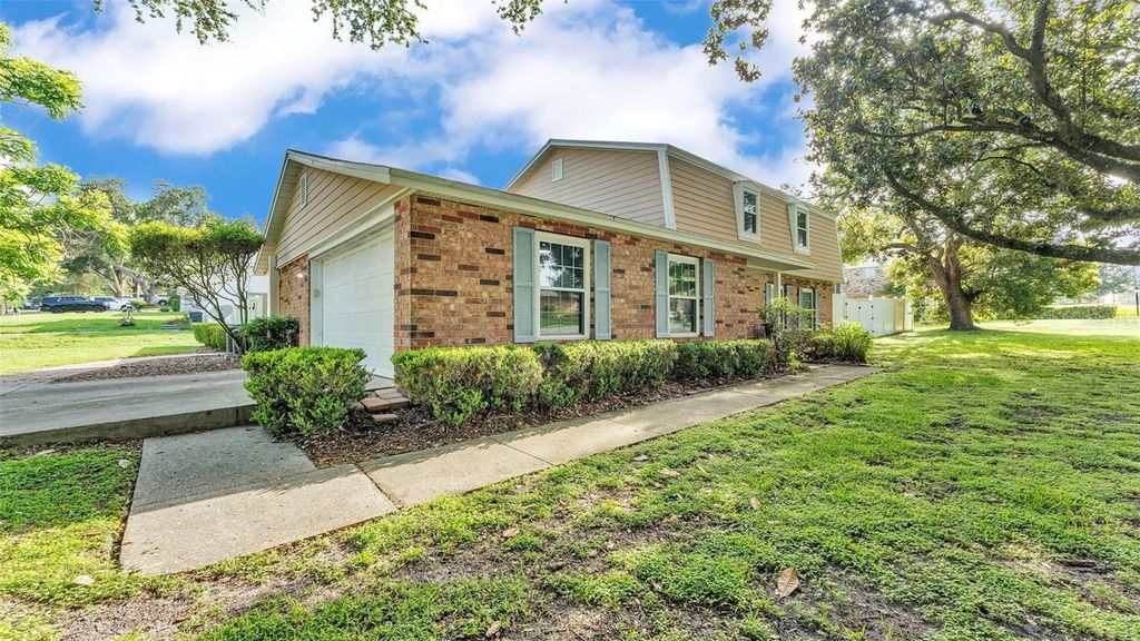 Photo of 1910 Clubhouse Road, Lakeland, FL 33813 (MLS # L4953588)