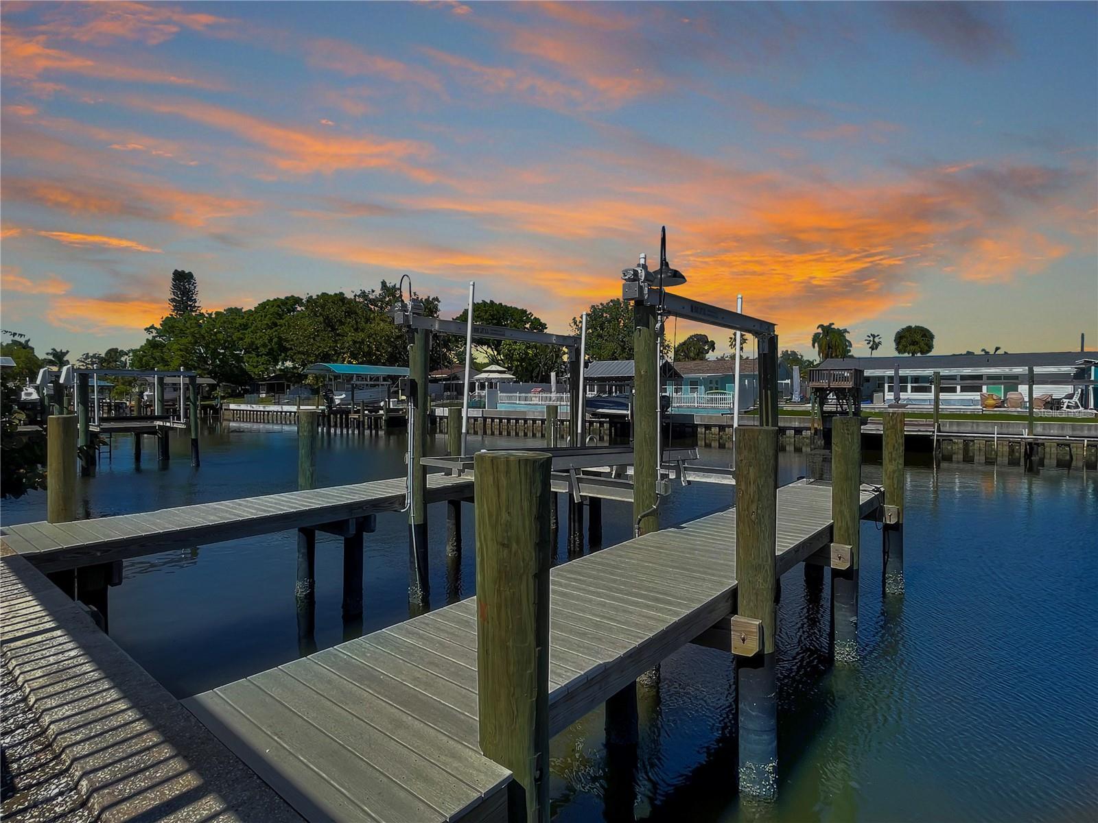 TAMPA SHORES UNIT 7 - Residential