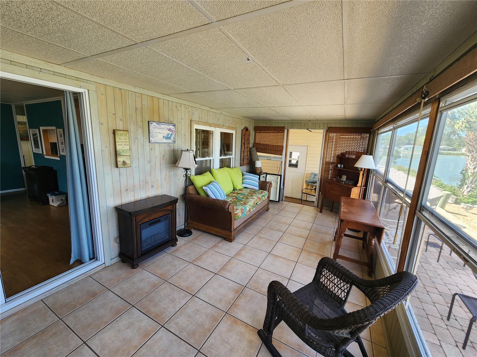 PALM LAKE ESTATES - Residential