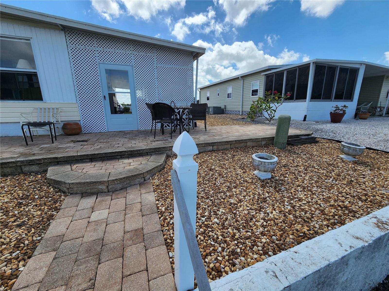 PALM LAKE ESTATES - Residential