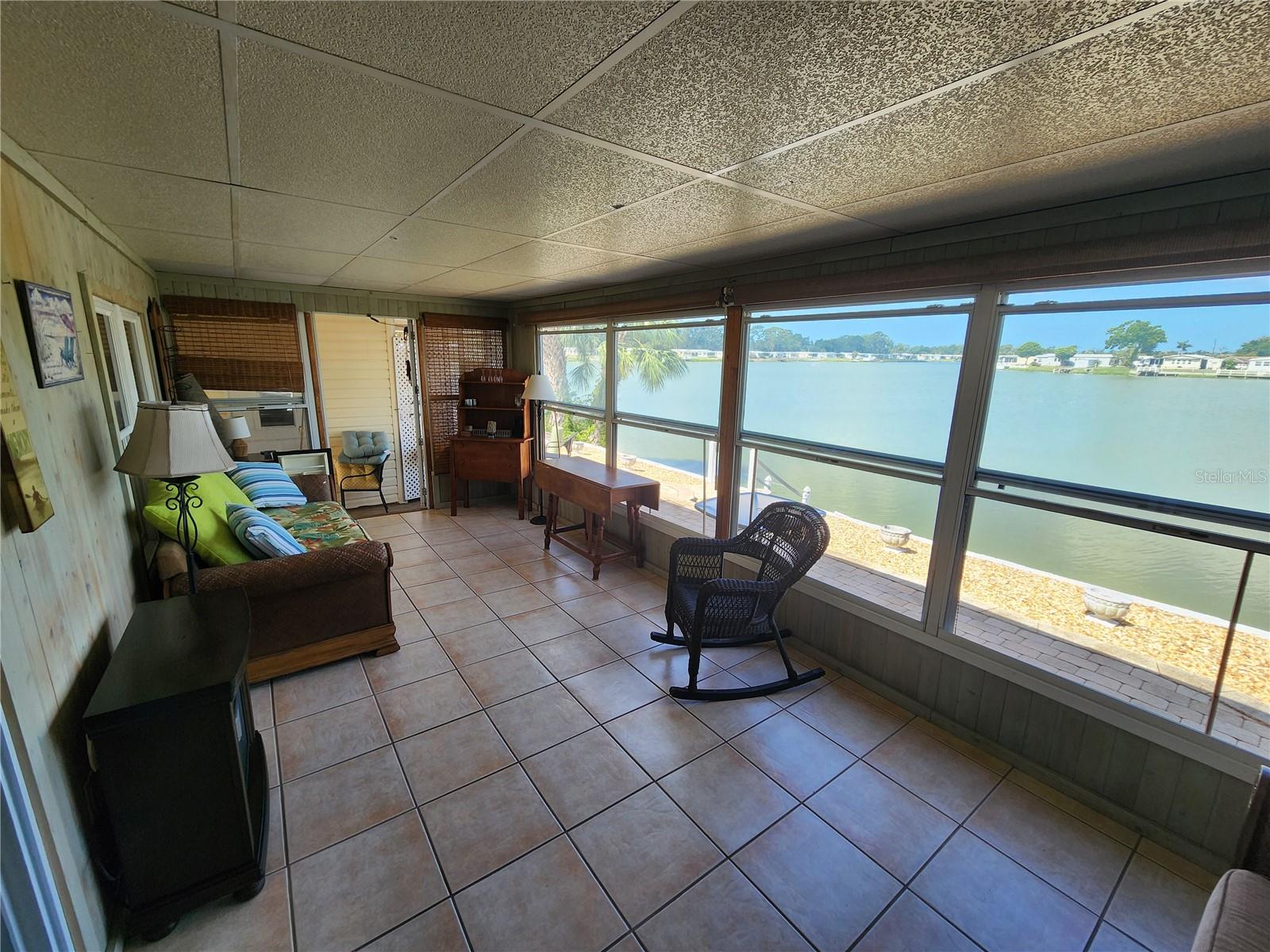 PALM LAKE ESTATES - Residential