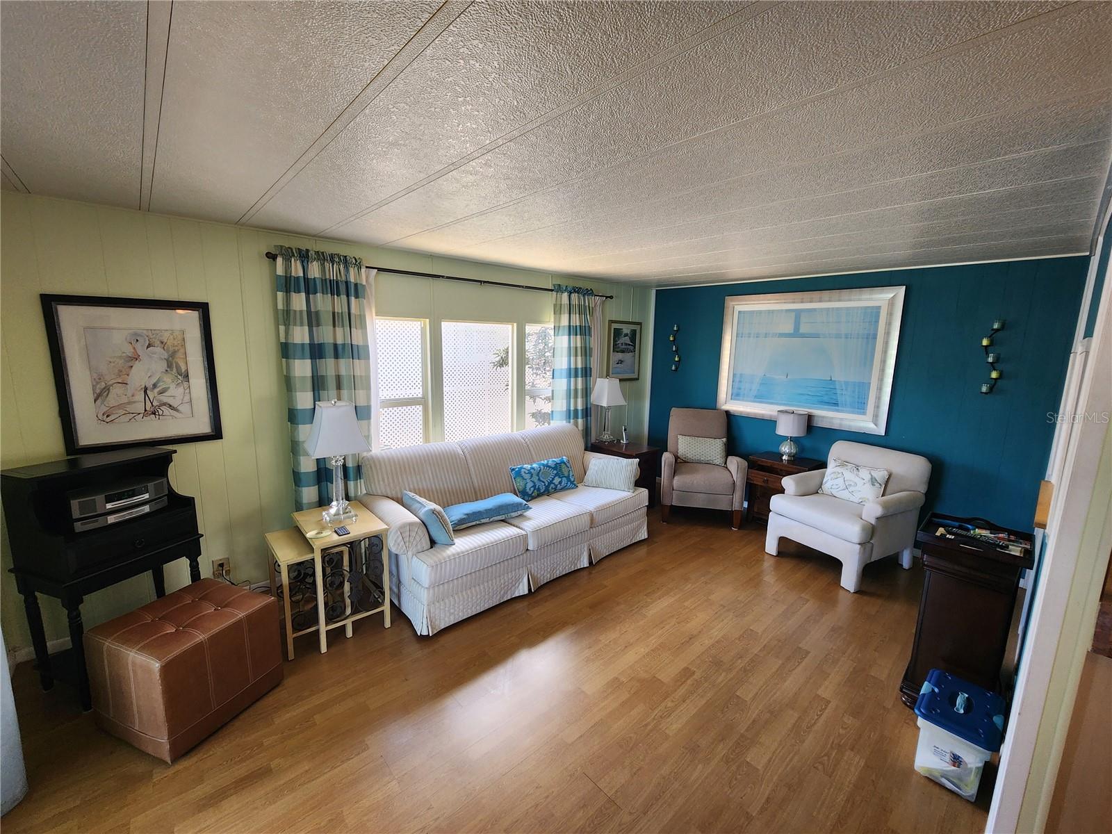 PALM LAKE ESTATES - Residential
