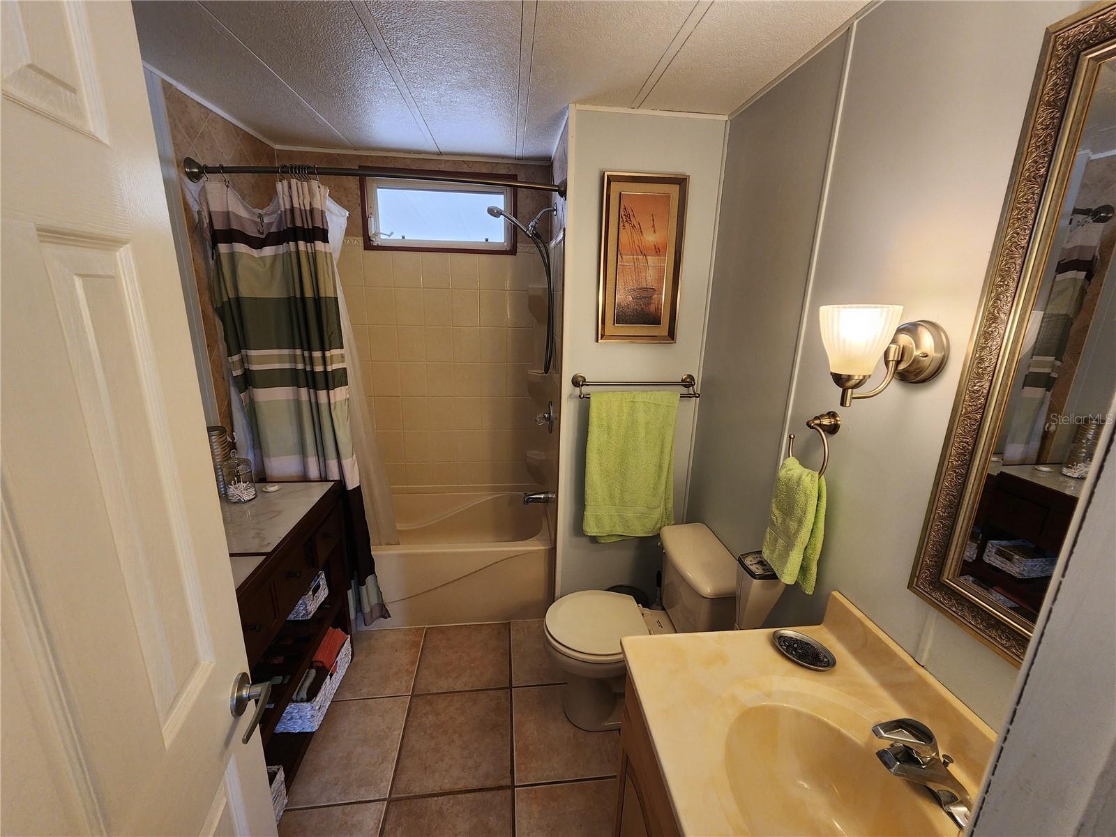 PALM LAKE ESTATES - Residential