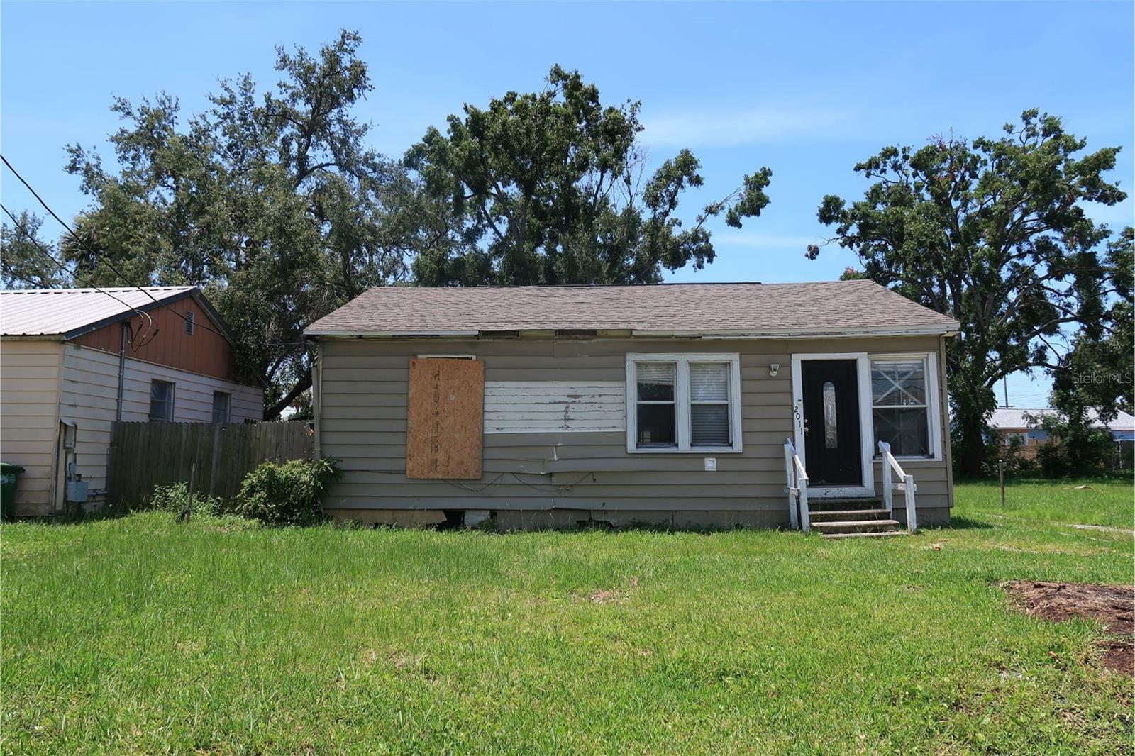 Investor Special! Great Location! Minutes from Selmon Expwy, Port of Tampa, Tampa General Hospital, Downtown Tampa! Property sold as-is!