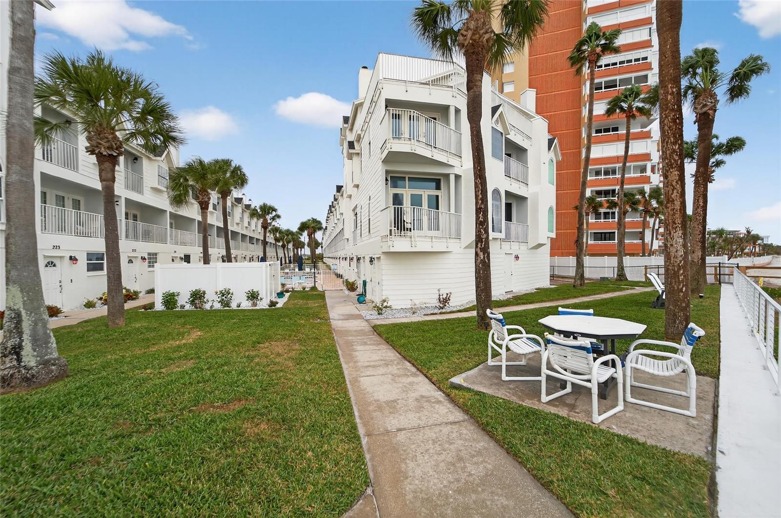 SUNSET REEF - Residential