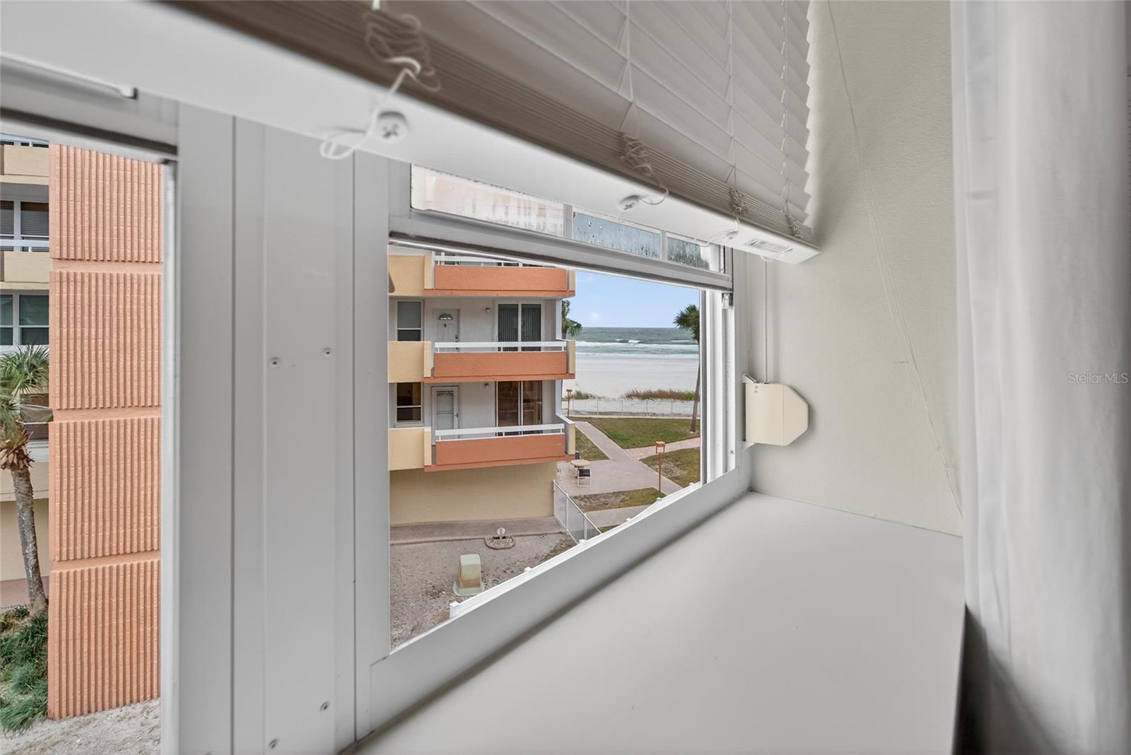 SUNSET REEF - Residential