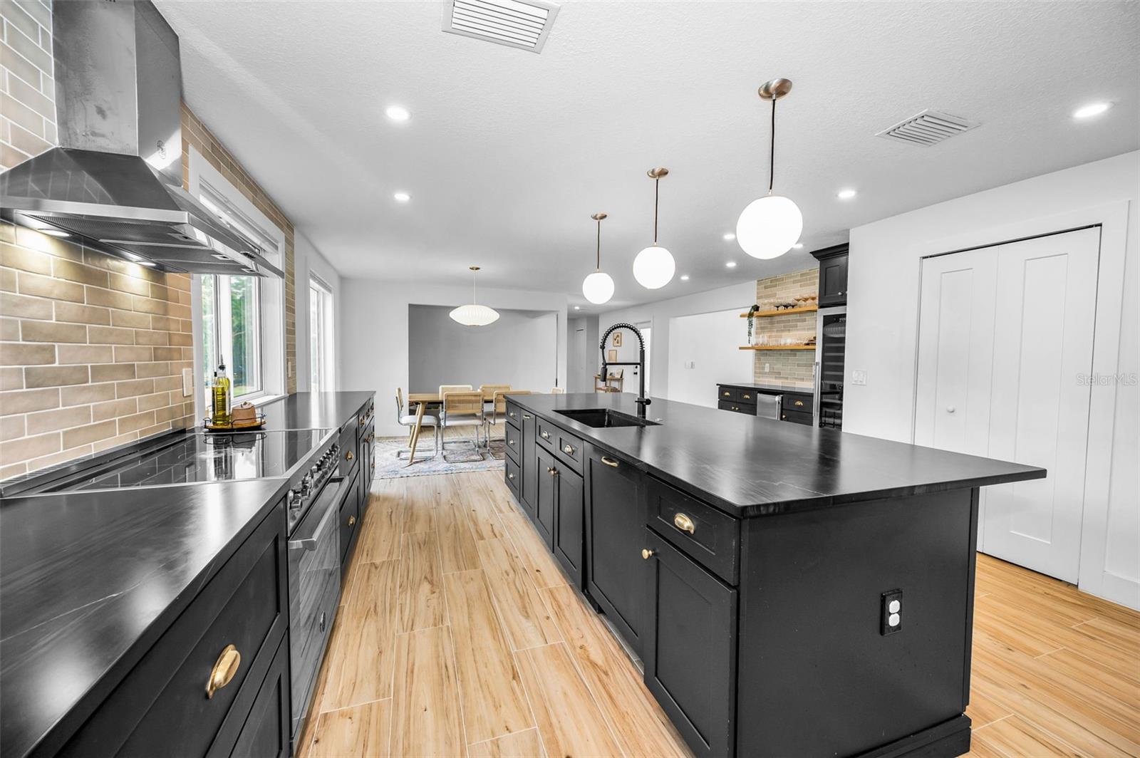WINDSOR WOODS - Residential