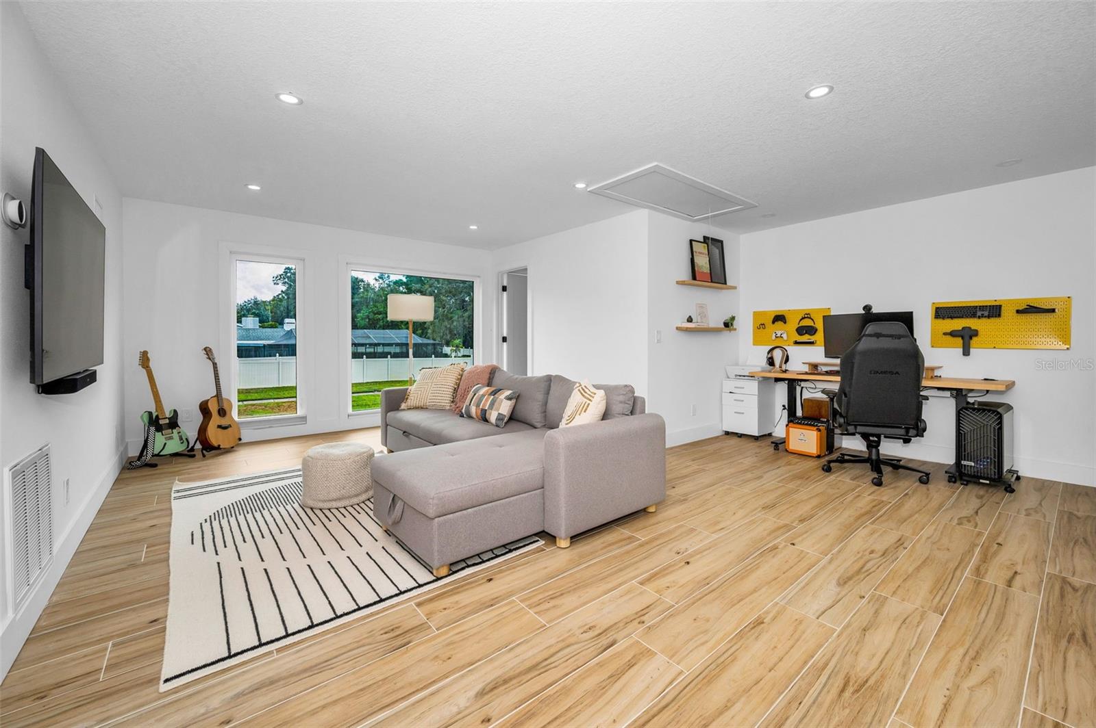 WINDSOR WOODS - Residential