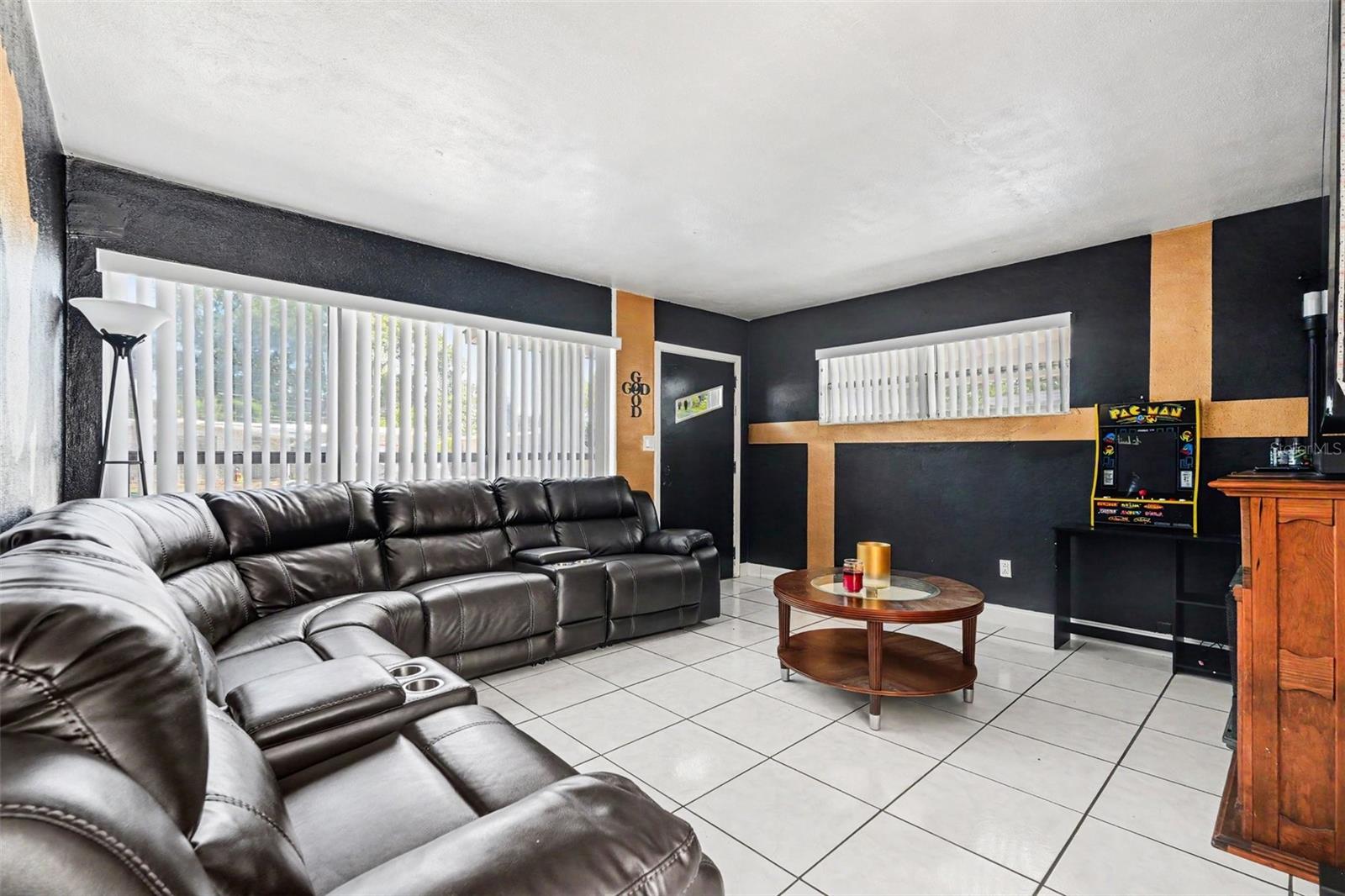1109 WILLOW LANE