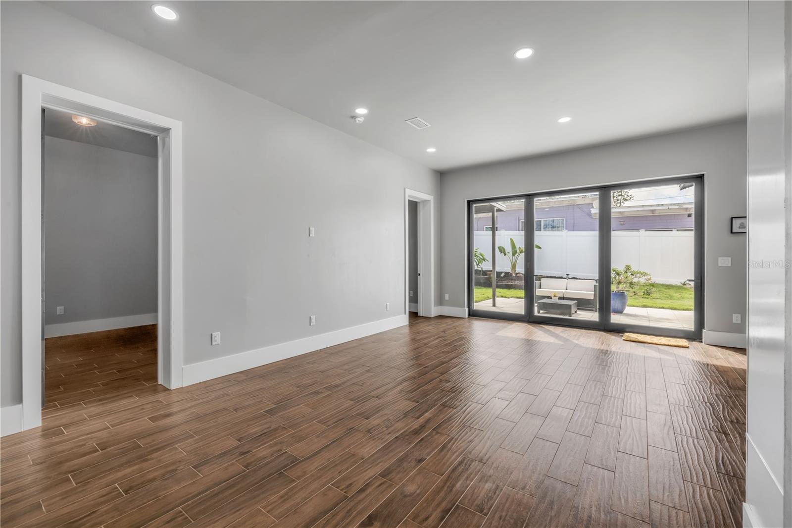 ORLANDO BEACH - Residential