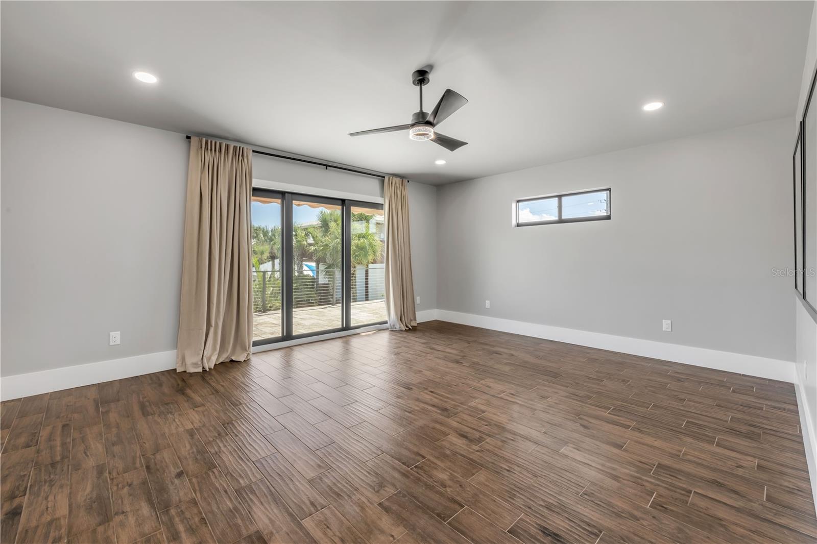 ORLANDO BEACH - Residential