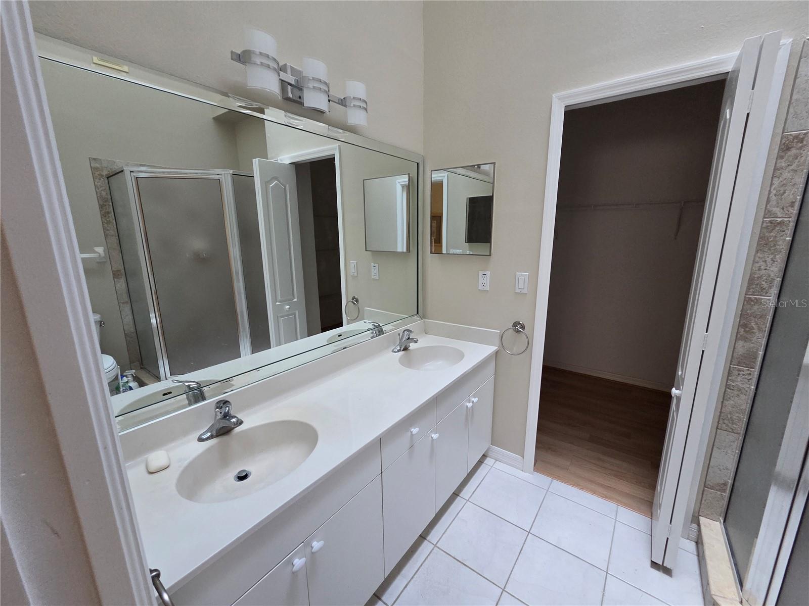 QUEEN ANNE GATE - Residential