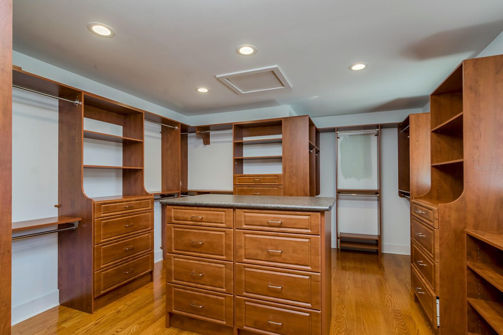 HYDE PARK WEST - Residential