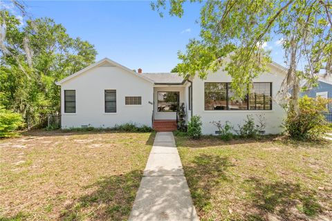 Photo of 420 E Bullard Avenue, Lake Wales, FL 33853 (MLS # K4903381)