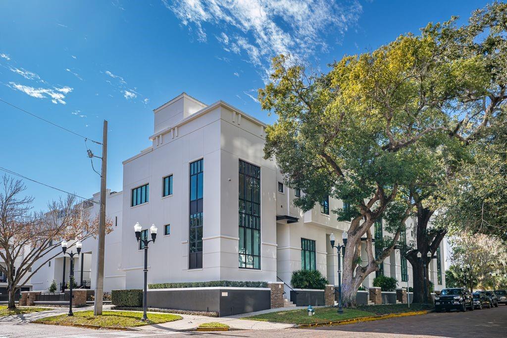 OSCOELA BROWNSTONES - Residential