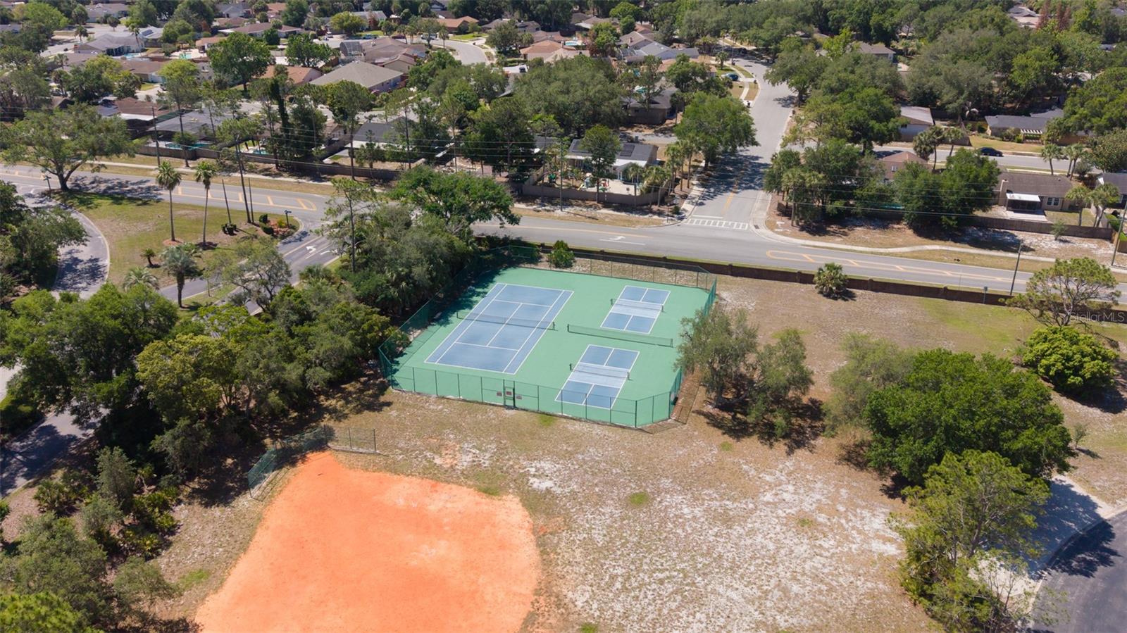 LAKEVIEW GARDENS AT WEKIVA COVE 1 A CONDO - Residential