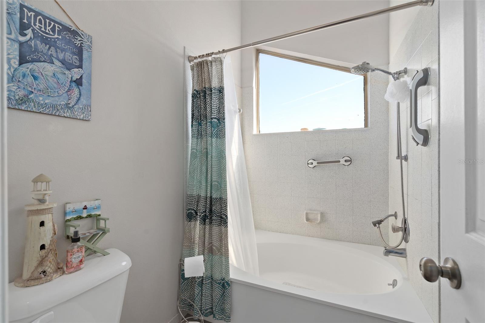 LAKEVIEW GARDENS AT WEKIVA COVE 1 A CONDO - Residential