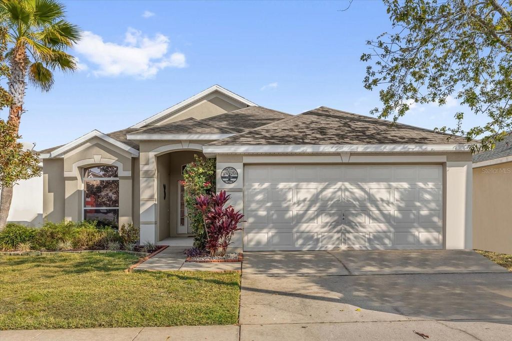 Photo of 1154 Bloomingdale Drive, Davenport, FL 33897 (MLS # O6364193)