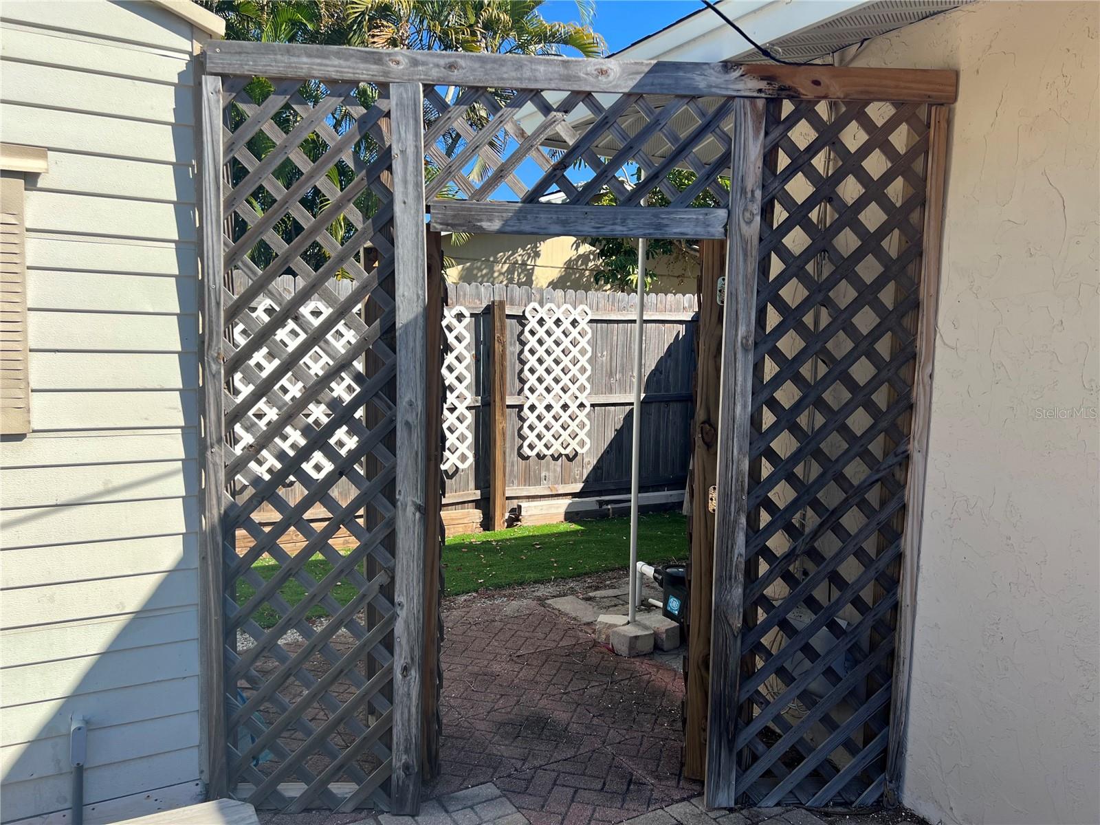 SOUTH VENICE - Residential