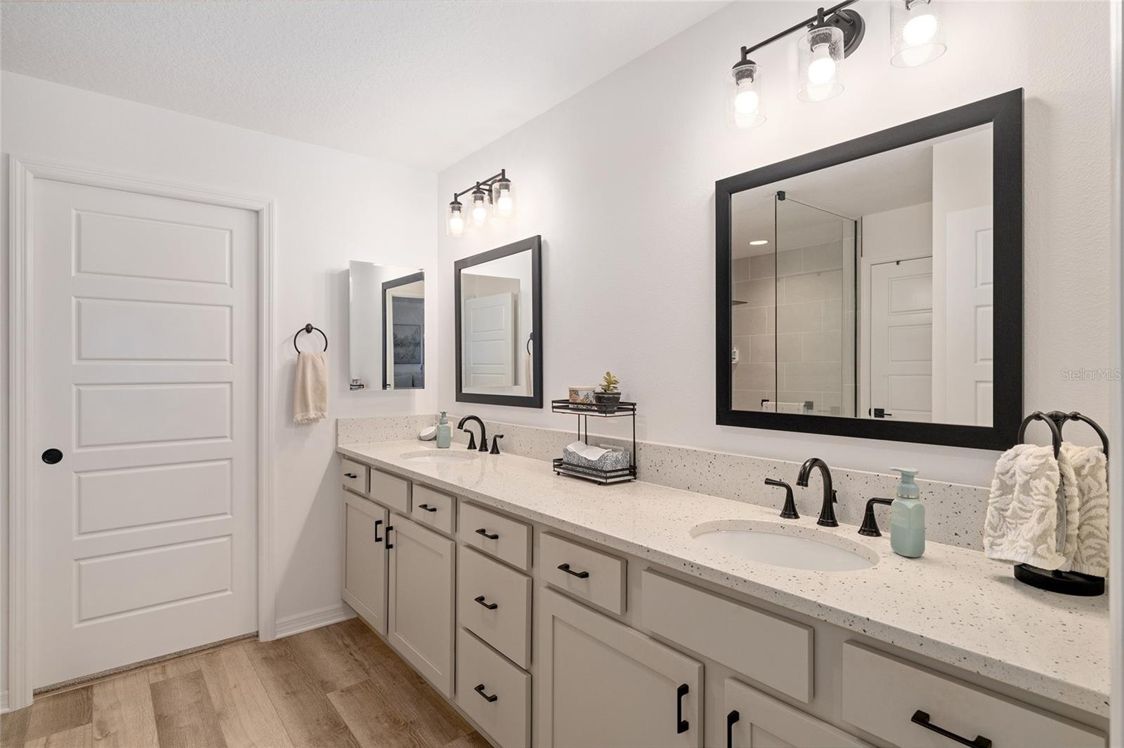 VILLAGES/WEST LAKE UN 48 - Residential